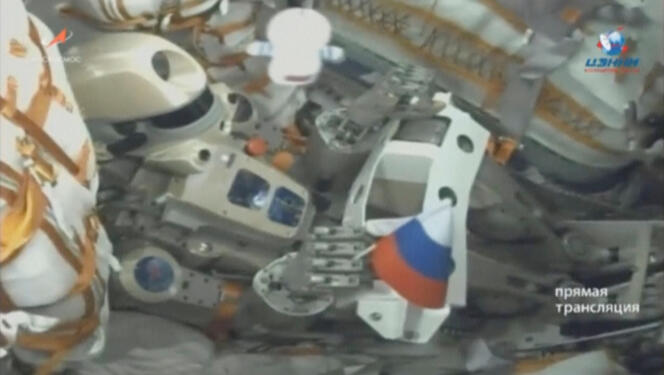 Une image tirée d’une vidéo fournie par l’agence spatiale russe montre le robot Fedor dans le vaisseau Soyouz, le 22 août.