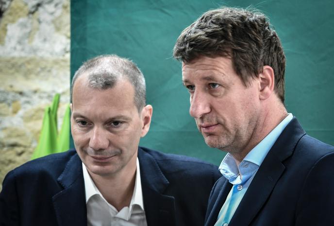 Yannick Jadot (à droite) et David Cormand, le 17 mai, à Paris.