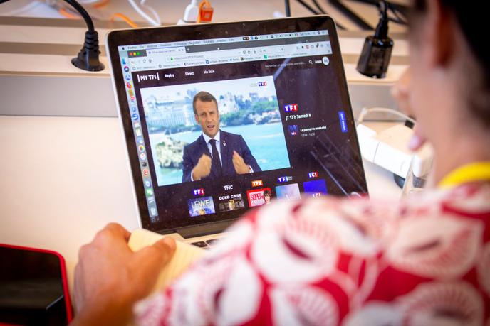 Avant L Ouverture Du G7 Macron Invite A Repondre A L Appel De L Ocean Et De La Foret Qui Brule