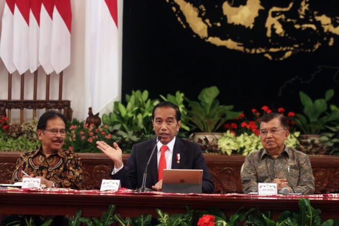 Le président d’Indonésie Joko Widodo, au centre, annonce l’emplacement de la nouvelle capitale du pays, le 26 août à Djakarta.