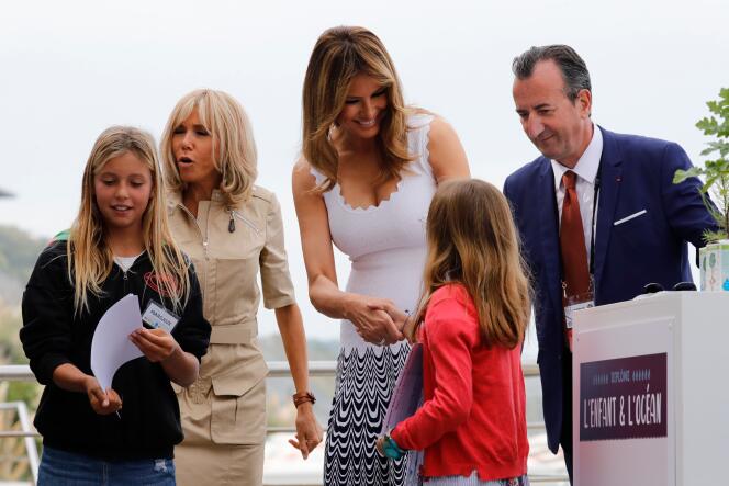 Brigitte Macron et Melania Trump rencontrent des enfants à Biarritz, lundi 26 août.