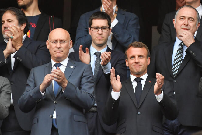 Bernard Laporte, aux côtés d’Emmanuel Macron, au Stade de France le 15 juin, lors de la finale du Top 14.
