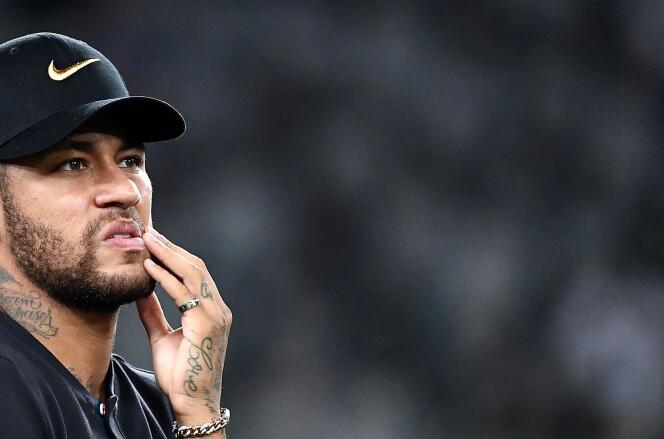 Neymar, annoncé de retour sur les pelouses françaises à la mi-septembre, devra montrer patte blanche et emmener le PSG loin en Ligue des champions pour redorer son image, sensiblement écornée par le long feuilleton de son exfiltration avortée.
