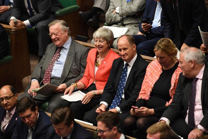 L’ancienne première ministre, Theresa May, au côté de Kenneth Clarke (à gauche), à la Chambre de communes, le 4 septembre.