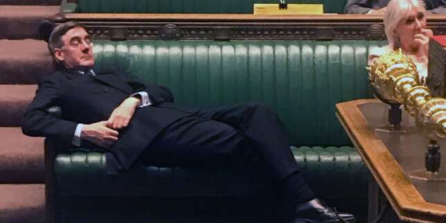 En plein débat sur le Brexit, Jacob Rees-Mogg, le président de la Chambre des communes, s’offre une sieste https://www.lemonde.fr/big-browser/article/2019/09/04/en-plein-debat-sur-le-brexit-le-president-de-la-chambre-des-communes-s-offre-une-sieste_
