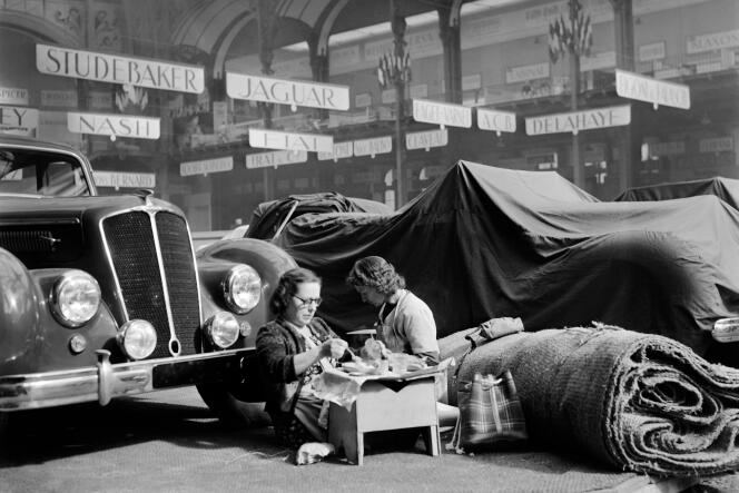Au Salon de l’automobile, le 5 octobre 1949.