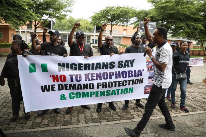 Une manifestation contre la xénophobie devant l’ambassade sud-africaine à Abuja, au Nigéria, le 5 septembre.