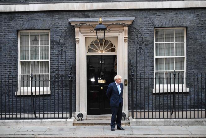 Le premier ministre britannique, Boris Johnson, devant le 10 Downing Street, à Londres, le 5 septembre.