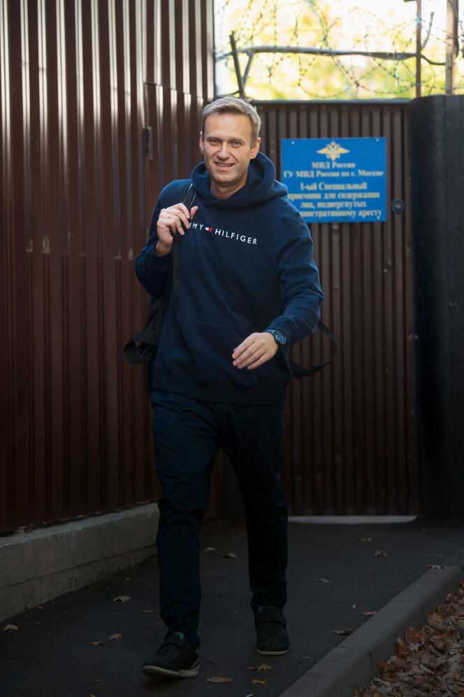 L’opposant russe Alexeï Navalny lors de sa sortie de prison, après trente jours de détention, le 23 août 2019, à Moscou.