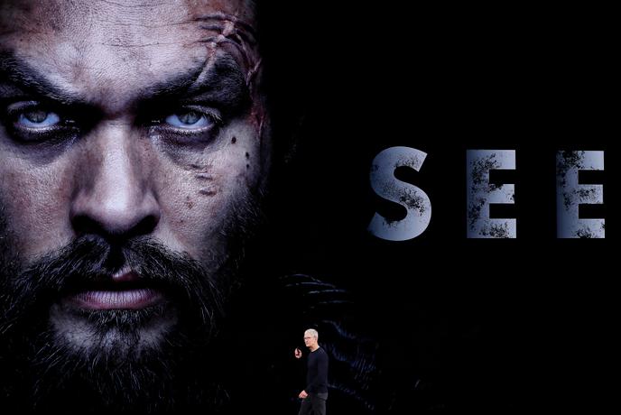 Le patron d’Apple, Tim Cook, lors de la présentation de la bande-annonce de la série « See », à Cupertino (Californie), le 10 septembre.