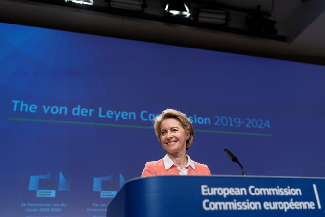 Ursula von der Leyen annonce les noms des nouveaux membres de la Commission européenne, à Bruxelles, le 10 septembre.