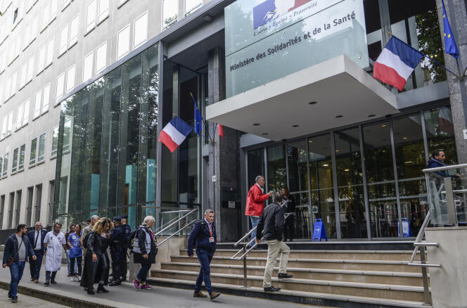 L’entrée du ministère des solidarités et de la santé, à Paris, le 11 juin.