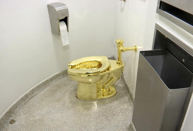 Les toilettes « America » exposées au musée Guggenheim de New York, en septembre 2016.
