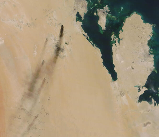 Image satellite des deux installations pétrolières d’Aramco attaquées par des drones, en Arabie saoudite, le 14 septembre.