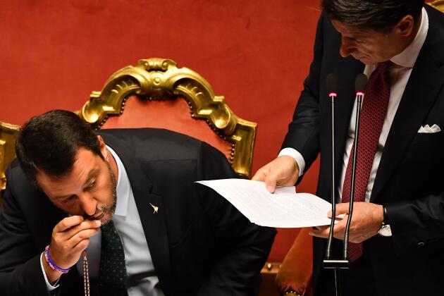 Au Sénat, le 20 août, Matteo Salvini, alors vice-président du Conseil et ministre de l’intérieur, écoute le discours du président du Conseil Giuseppe Conte.