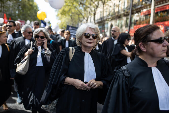 Marie Jesslen, avocate à Paris, lors de la manifestation contre la réforme des retraites, lundi 16 septembre, à Paris.