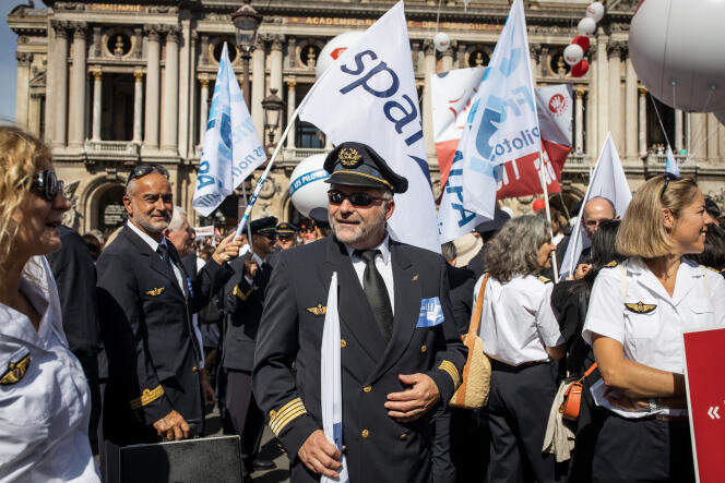 Marche contre la reforme des retraites à Paris le 16septembre 2019. Ici, Grégoire Aplincourt, président du SPAF ( syndicat des pilotes Air France).