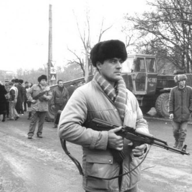 Civils en armes durant la révolution roumaine de 1989.