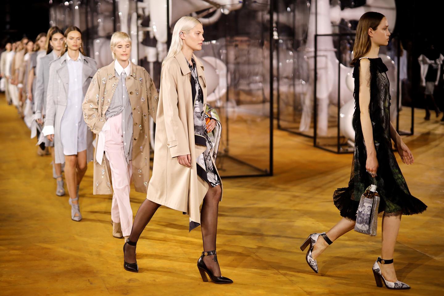 Poque sales victorienne vetements