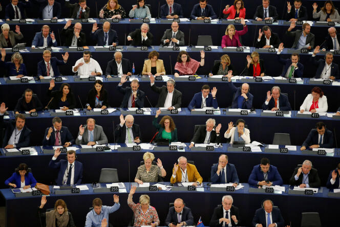 Les parlementaires européens votent une résolution sur le Brexit, le 18 septembre.