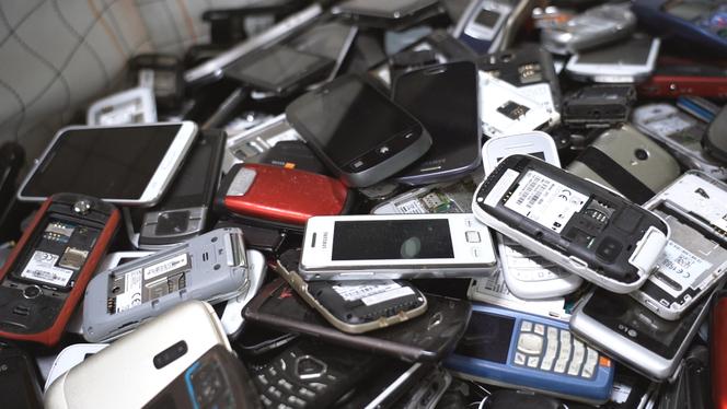 La collecte des téléphones portables usagés permet de limiter leur empreinte écologique.