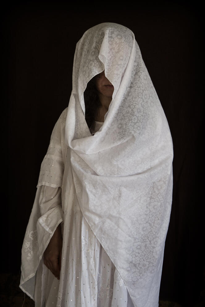 Rooba, 28 ans, illettrée. Originaire de Kojo, région de Sinjar. Date de la capture : le 15 août 2014 ; durée de la captivité : dix mois.