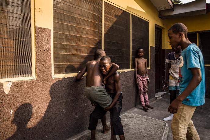 Des anciens « shégués » dans le centre de réinsertion Oseper, à Kinshasa, en septembre 2019.
