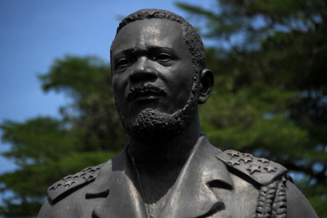 Le 3 novembre 2018, la statue de bronze de Jean-Bédel Bokassa continue de veiller sur la tombe de l’ancien empereur, dans le palais de Bérengo.