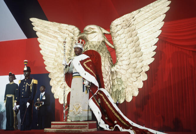 Le 4 décembre 1977, Jean-Bedel Bokassa, à l’instar de Napoléon qu’il admirait, se sacre lui-même empereur de Centrafrique dans le palais de Bérengo, à 70 km de Bangui.