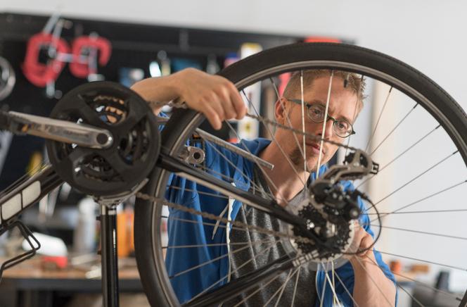 Une piste intéressante : les entreprises peuvent faire appel à des prestataires ou des associations pour animer des ateliers de réparation vélo sur site.