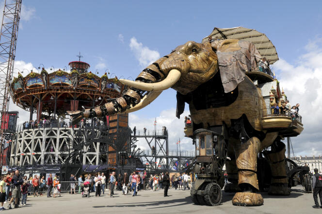 L’éléphant-robot des Machines de l'île, sur le site des anciens chantiers navals, création de Pierre Orefice et François Delarozière.