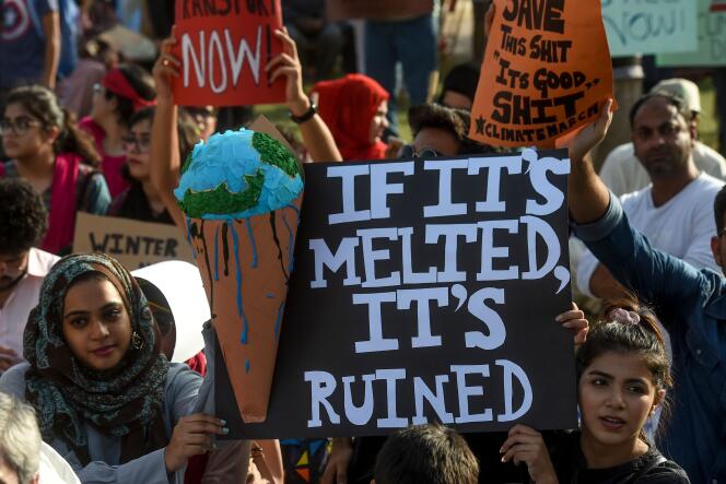 La « Mock COP26 » arrive à un moment où le mouvement Fridays for Future cherche à se réinventer, alors que la pandémie de Covid-19 lui a porté un coup, en empêchant ses membres de défiler toutes les semaines. Ici, une manifestation à Karachi, en septembre 2019.