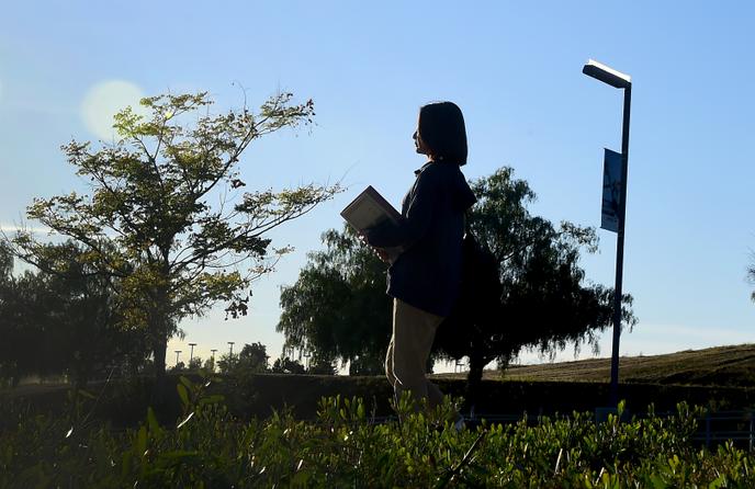 Une étudiante chinoise sur le campus de la Linfield Christian School, à Temeluca (Californie), en mars 2016.