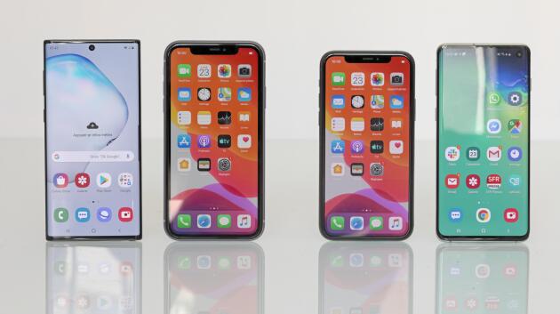 A gauche, le Samsung Note 10 à côté de l’iPhone 11. A droite, l’iPhone 11 Pro à côté du Samsung S10. Ces smartphones de Samsung ont beau être légèrement plus grands, leur finesse les rend plus élégants.