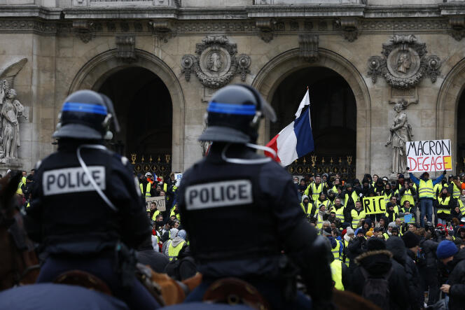 Photographie prise lors de la manifestation des « gilets jaunes », samedi 15 décembre devant l’Opéra de Paris.