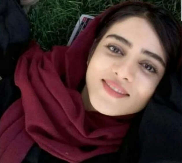 Sahar Khodayari a été arrêtée en mars alors qu’elle tentait d’entrer dans le stade Azadi, à Téhéran. Elle est morte le 9 septembre, à l’âge de 29 ans, après s’être immolée par le feu devant le tribunal révolutionnaire de la ville.