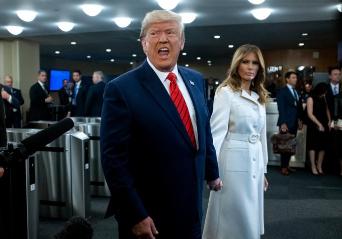 « Une chasse aux sorcières de caniveau », a lancé le président, recevant la nouvelle de l’ouverture de la procédure d’« impeachment », à New York, où il s’était rendu pour l’Assemblée générale de l’ONU.