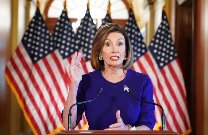 Dans un éditorial, le « Wall Street Journal » explique la prudence de Nancy Pelosi : « Elle a vécu la destitution de Bill Clinton, au cours de laquelle celui qui a tout perdu n’est pas le président démocrate, mais celui qui a mené le processus pour sa destitution ».
