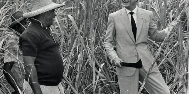 Jacques Chirac et les outre-mer, une relation chaleureuse et ambiguë