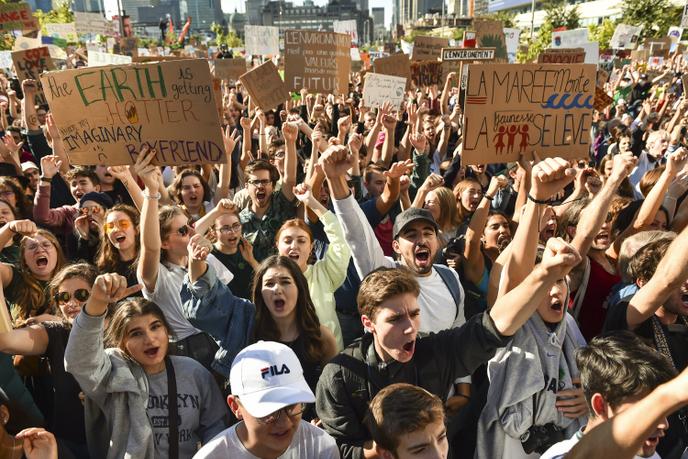 Les manifestants sont sortis en nombre dans les rues de Montréal, vendredi 27 septembre.