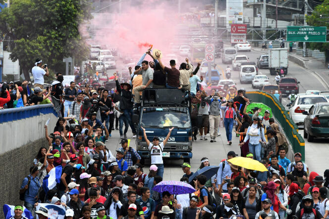 Des étudiants demandent la démission du président hondurien, Juan Orlando Hernandez, pour ses liens présumés avec le trafic de drogue, le 14 août 2019 à Tegucigalpa.
