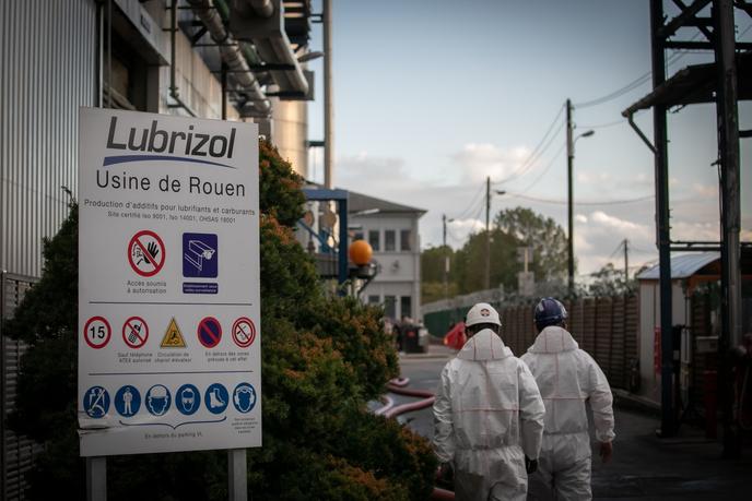 A l’usine Lubrizol, le 27 septembre au Petit-Quevilly, près de Rouen (Seine-Maritime).