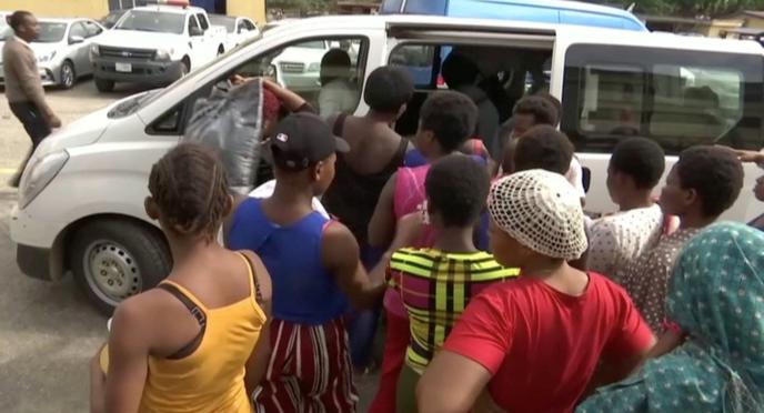 Au Nigeria Sept Filles Et Jeunes Femmes Enceintes S Echappent D Une Usine A Bebes A Lagos
