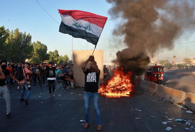 Des manifestants antigouvernementaux à Bagdad, en Irak, vendredi 4 octobre.