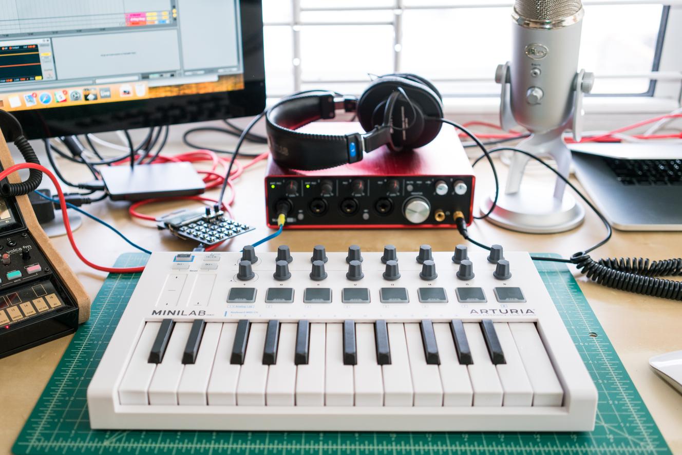 Comparatif les meilleurs claviers maîtres MIDI pour débutants