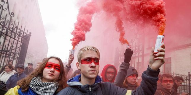 Donbass: le président ukrainien critiqué pour son attitude face à Poutine