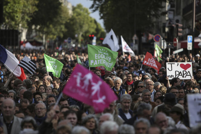 Manifestation en opposition à l’ouverture de la PMA à toutes les femmes, à Paris, le 6 octobre.