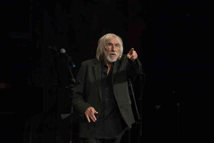Pierre Richard happe le public du Théâtre des Bouffes du Nord lors d’une prestation poétique fulgurante durant la « Nuit de l’imaginaire » du Monde Festival, samedi 5 octobre 2019.