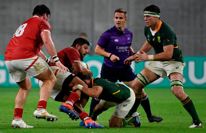 Rugby Le Canadien Benoît Piffero, ballon en main, mardi 8 octobre à Kobe, lors du match contre l’Afrique du Sud.