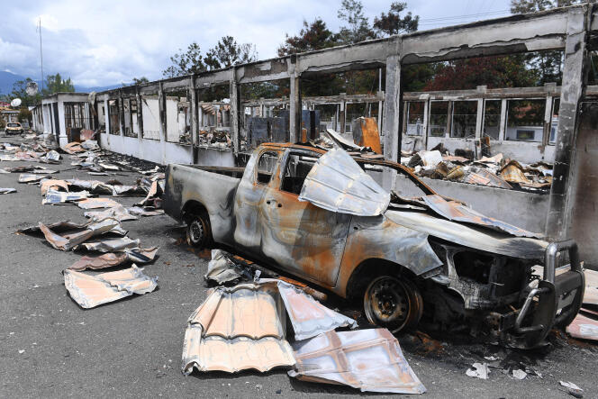 Une voiture brûlée, à Wamena, en Papouasie indonésienne, le 9 octobre.